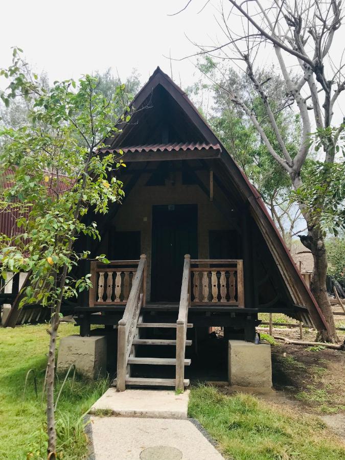 The Exile Sunset Bar & Bungalow Gili Trawangan Exterior foto