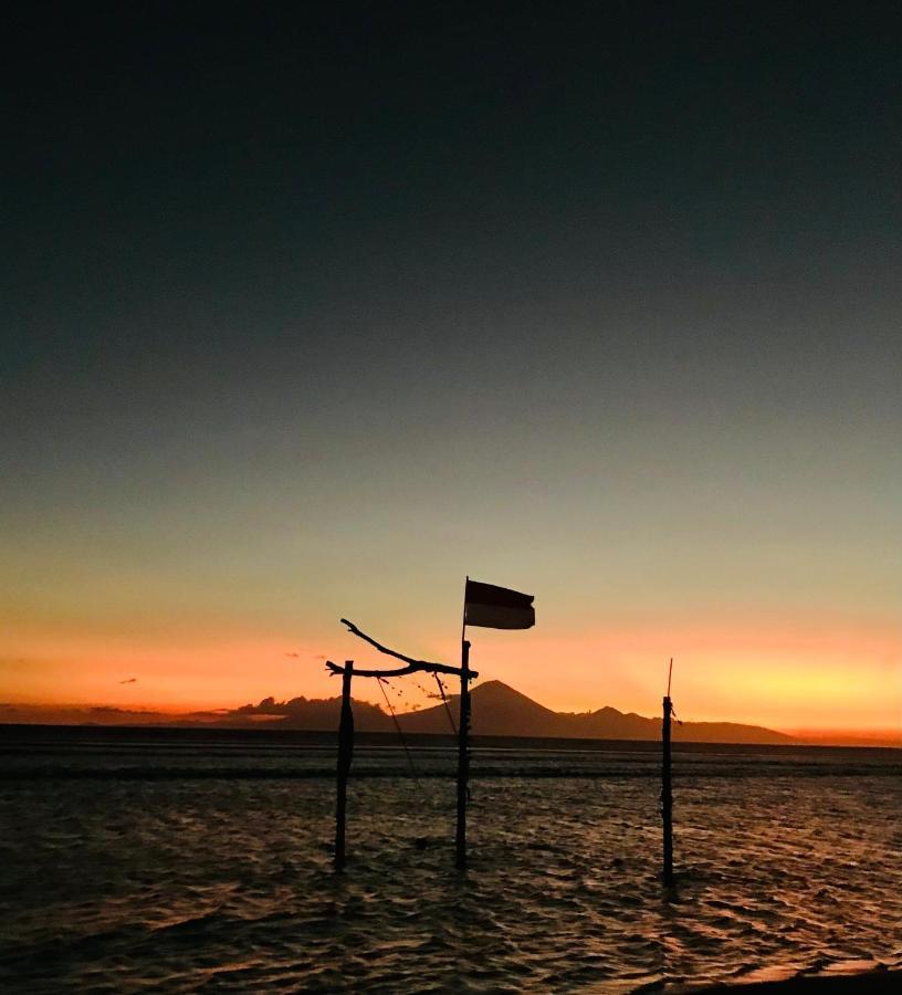 The Exile Sunset Bar & Bungalow Gili Trawangan Exterior foto