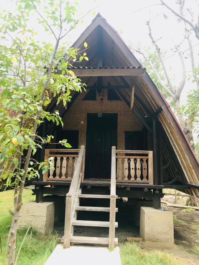 The Exile Sunset Bar & Bungalow Gili Trawangan Exterior foto