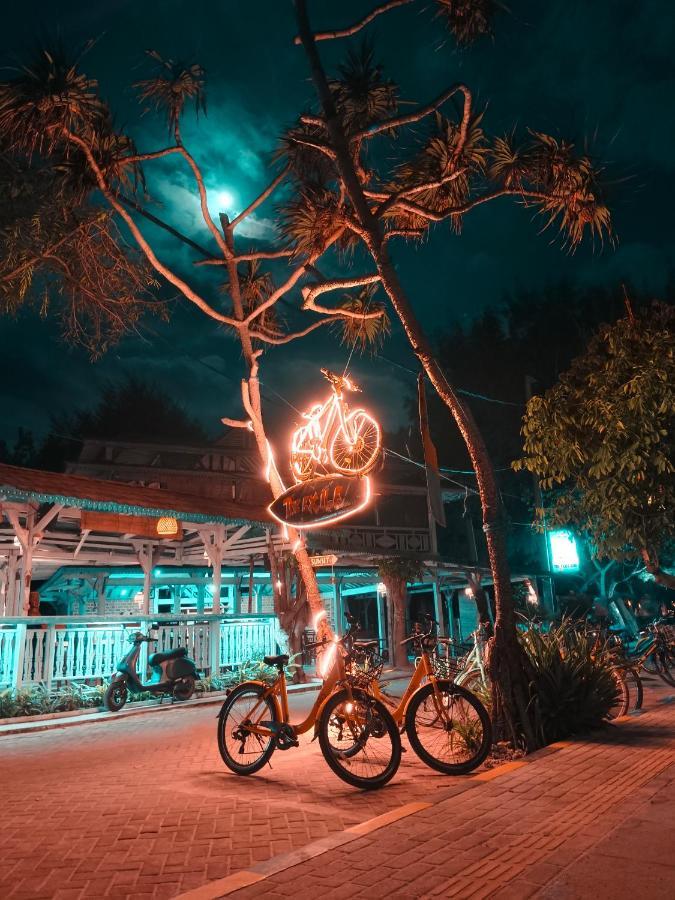 The Exile Sunset Bar & Bungalow Gili Trawangan Exterior foto